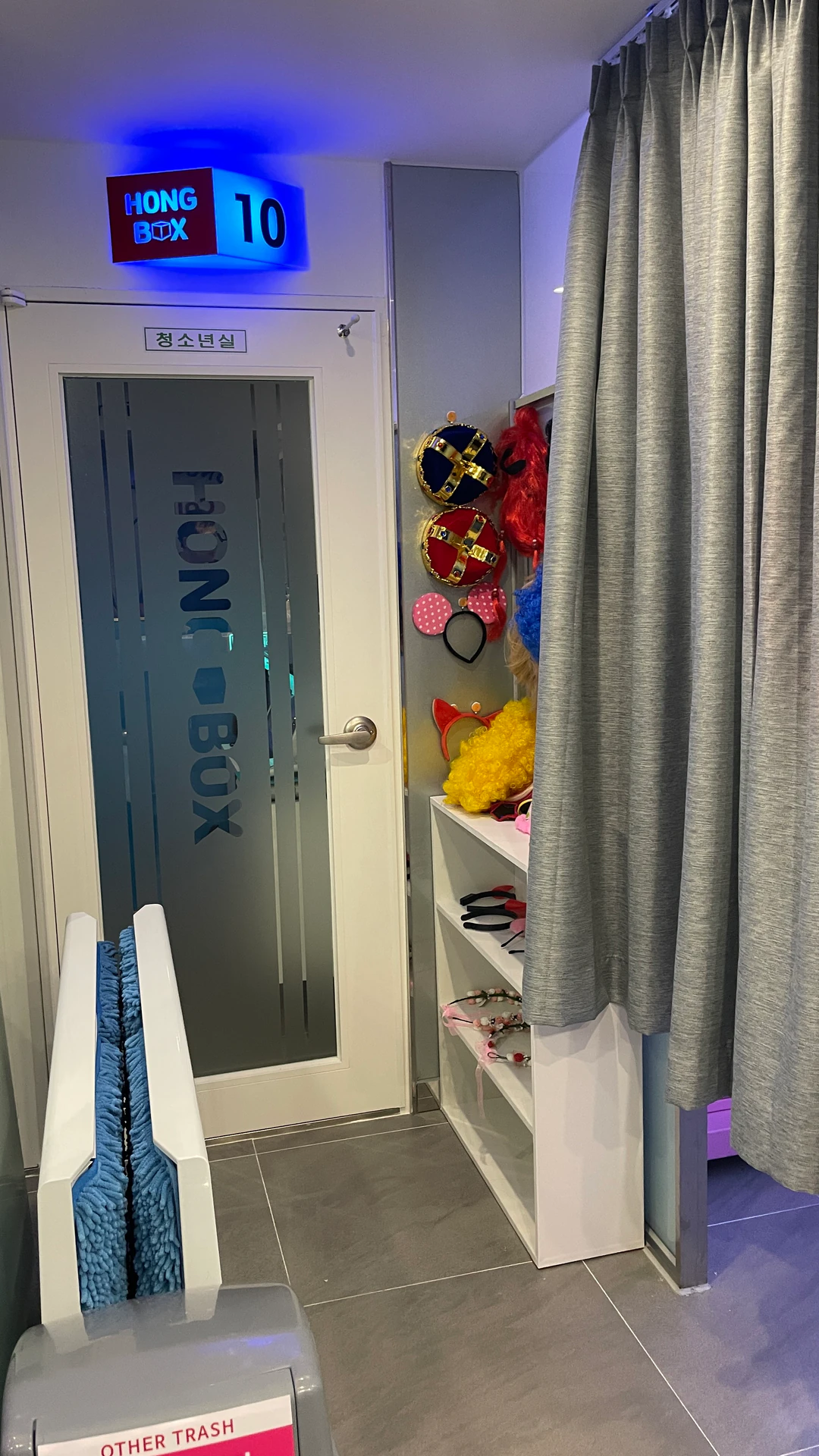 Photo studio doorway and curtained shooting area inside HONGBOX coin karaoke.